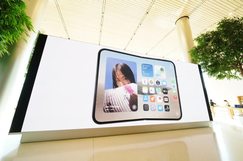 Apple Store ICONSIAM ต้อนรับการวางจำหน่าย iPhone Duo อย่างเป็นทางการ